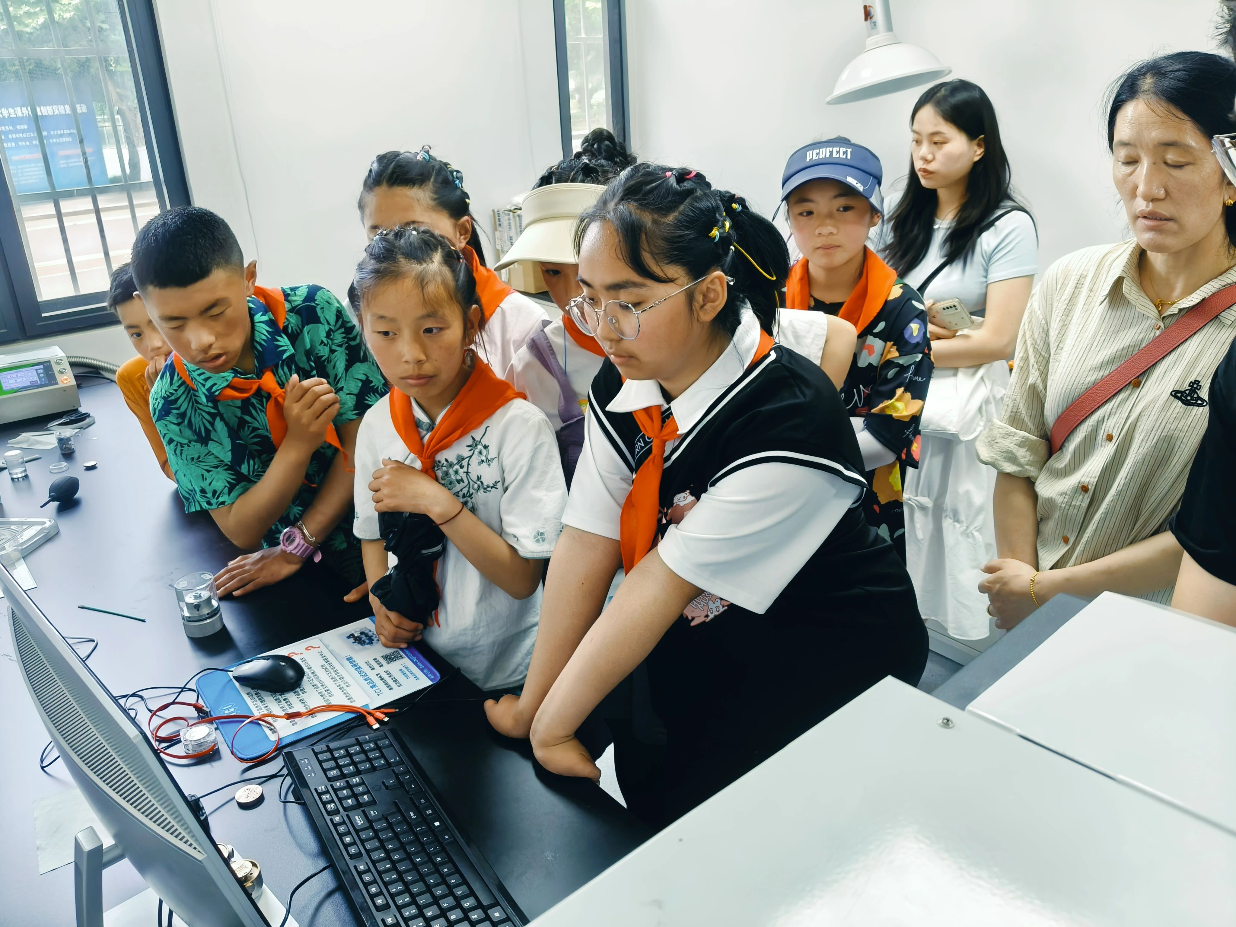 臺(tái)式掃描電鏡 臺(tái)式掃描電鏡